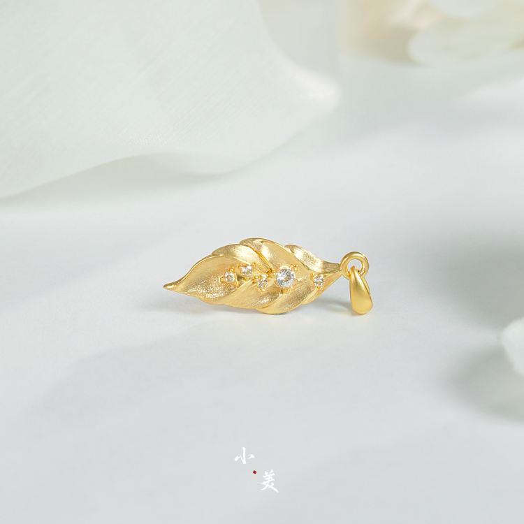 18K金拉丝一叶暴富吊坠 G80490