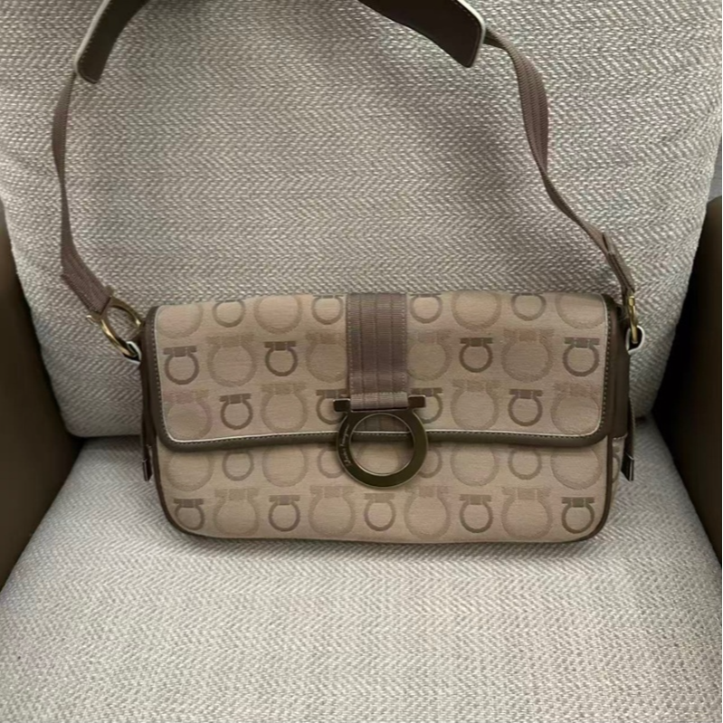 95新 FERRAGAMO/菲拉格慕 乱乱子中古/女士/单肩包/120166