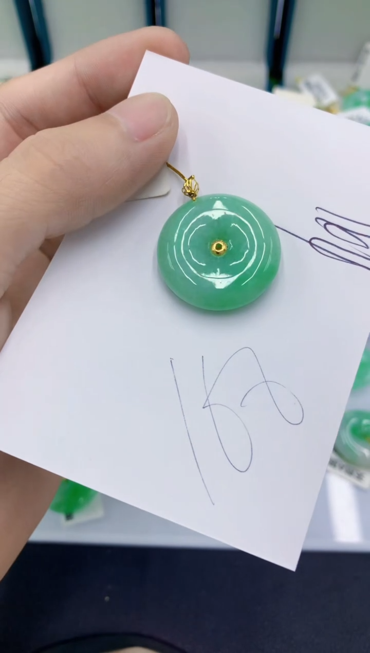 翡翠18K金镶嵌颈饰翡翠