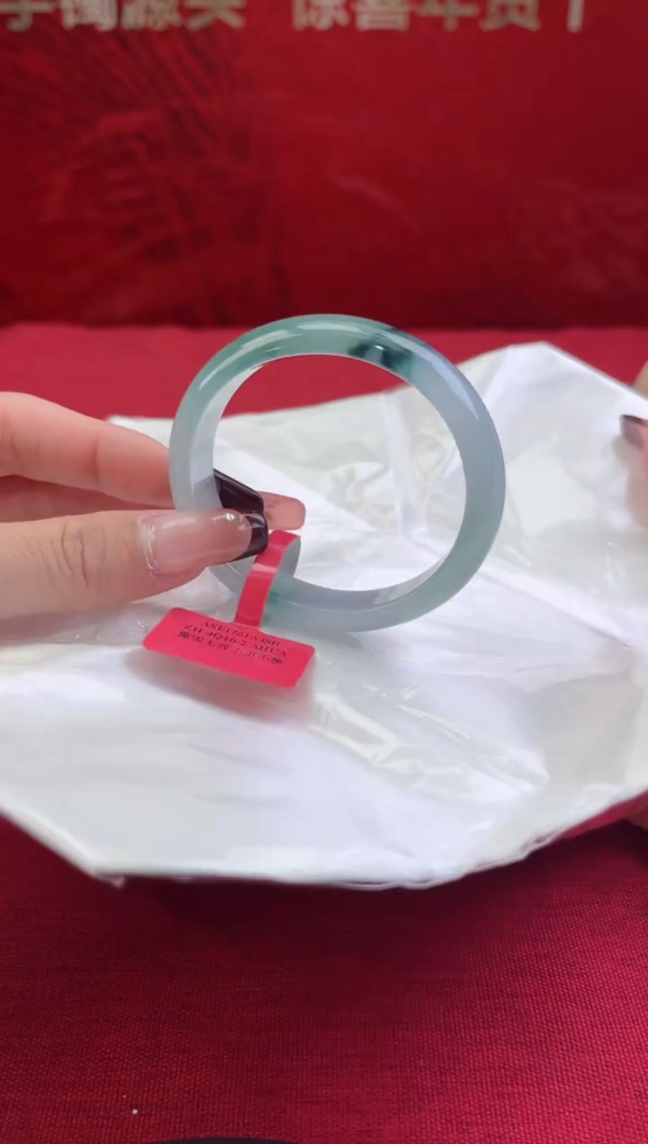 【闪购商品】翡翠手镯未镶嵌翡翠手镯/贵妃镯