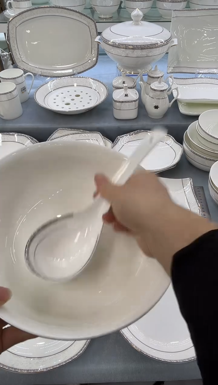 骨瓷玲珑大勺1个 