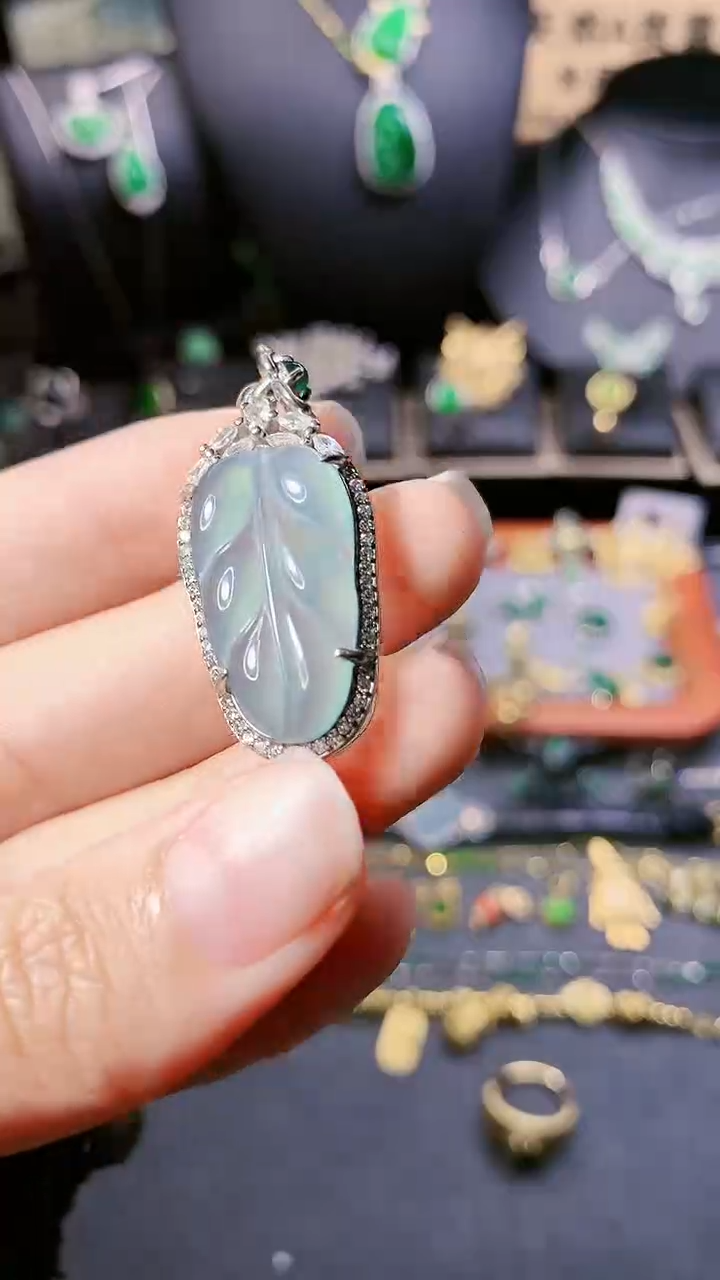 【闪购商品】翡翠吊坠(赠链)银S925镶嵌吊坠