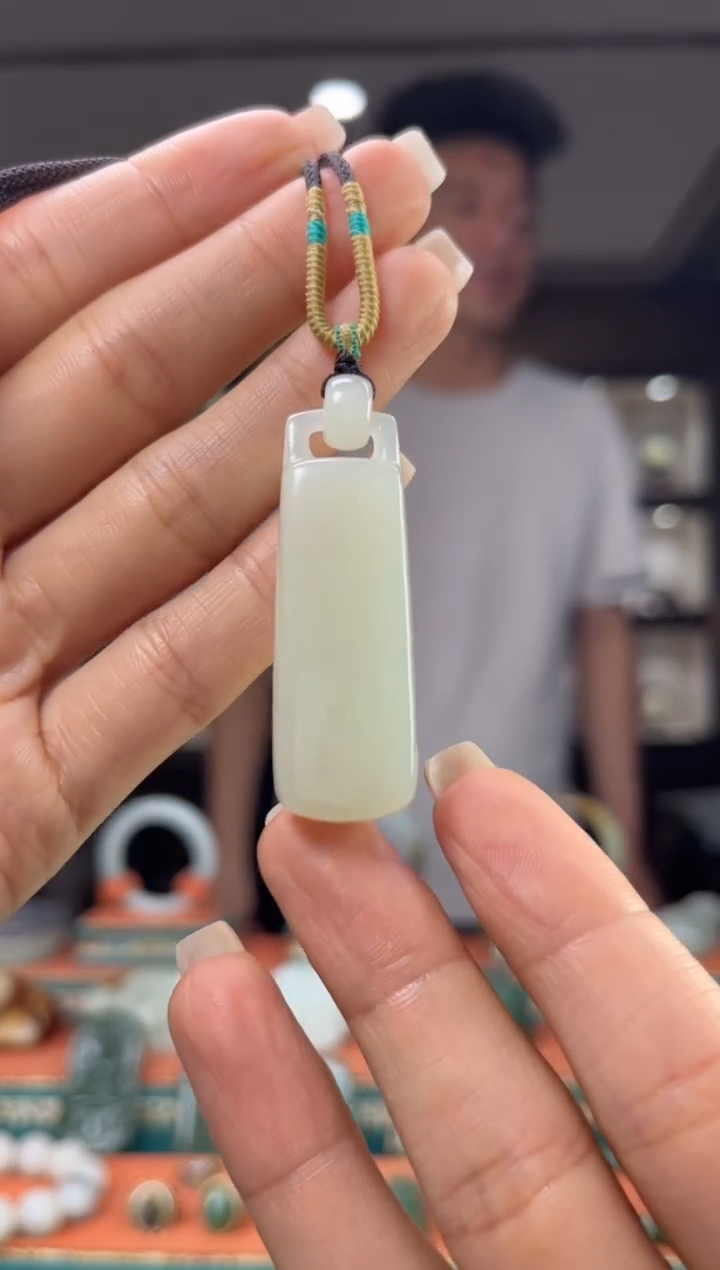 颈饰未镶嵌和田玉佩佩