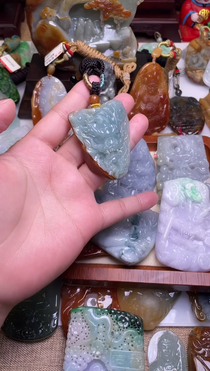 颈饰未镶嵌翡翠Q**o龙