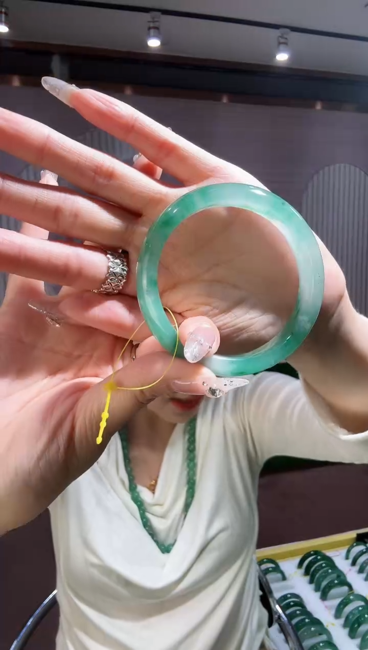 【闪购商品】石英质玉手镯未镶嵌1