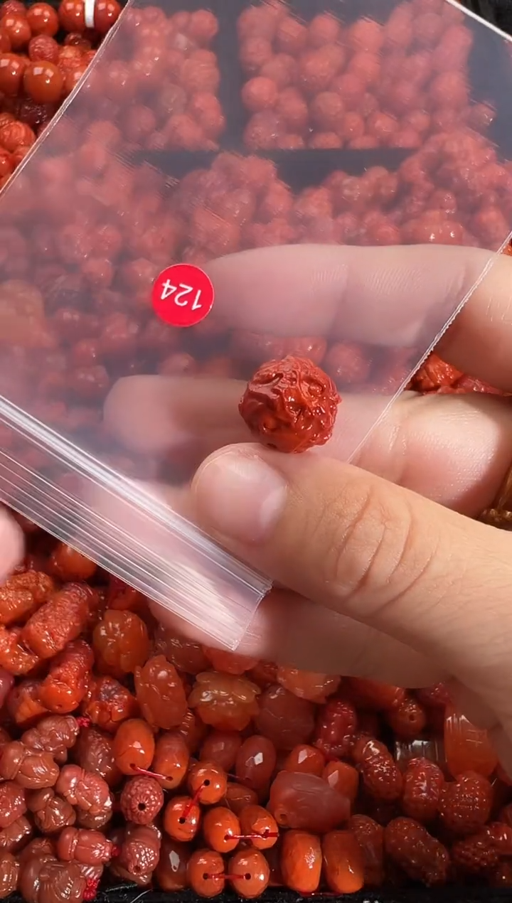 颈饰未镶嵌南红玛瑙1