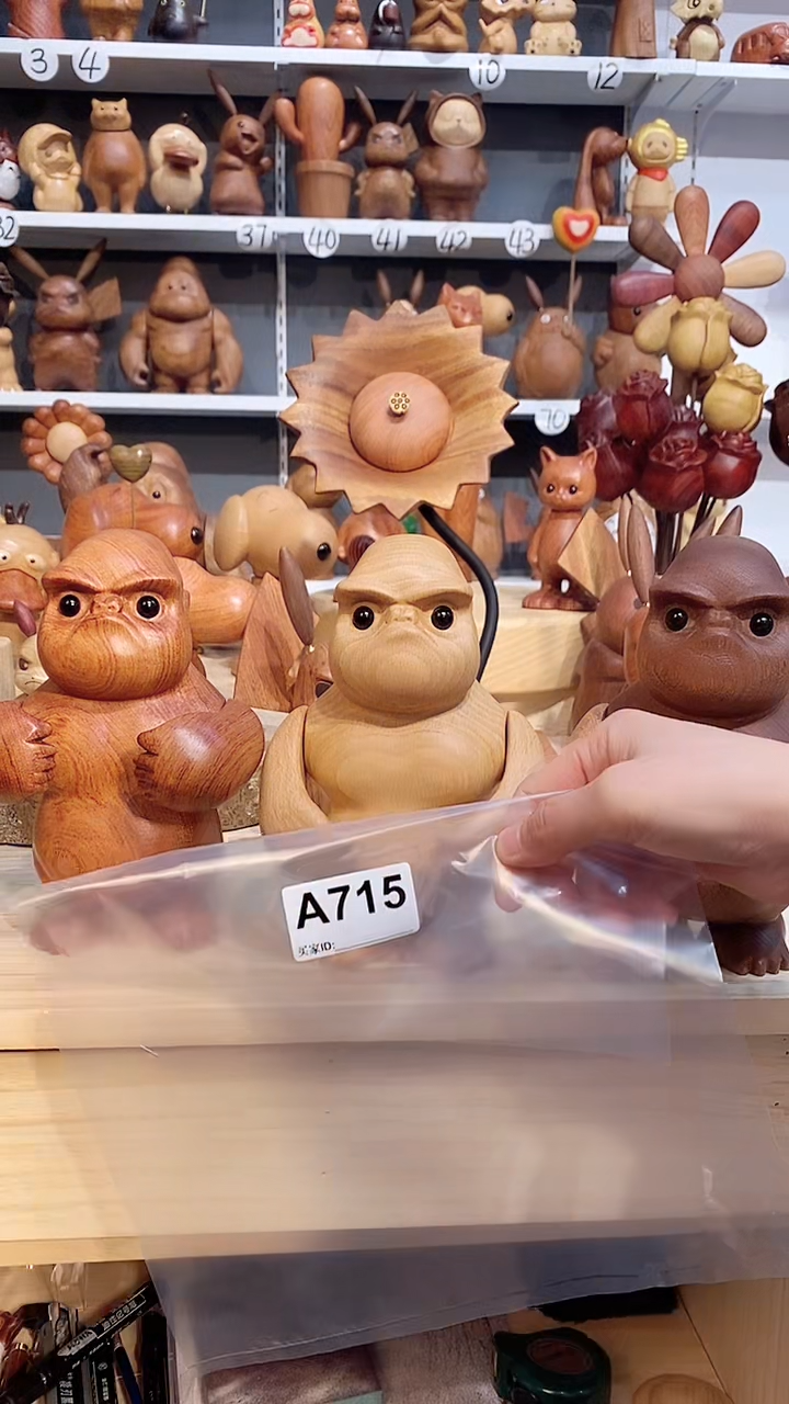 【闪购商品】木木雕摆件可爱卡通