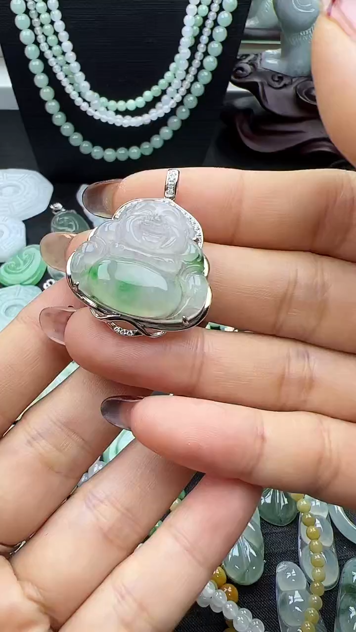 颈饰18K金镶嵌翡翠佛公