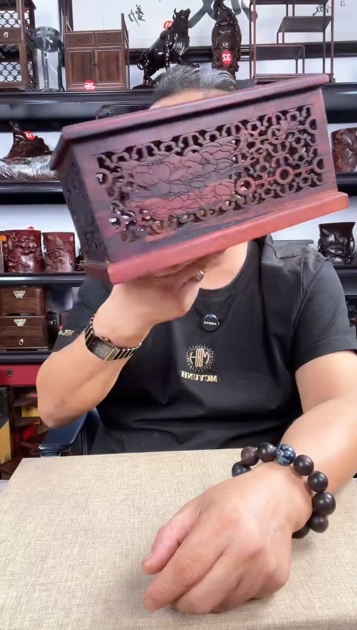 木166老李红木工艺品
