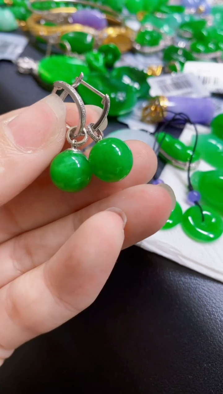 颈饰18K金镶嵌翡翠耳包