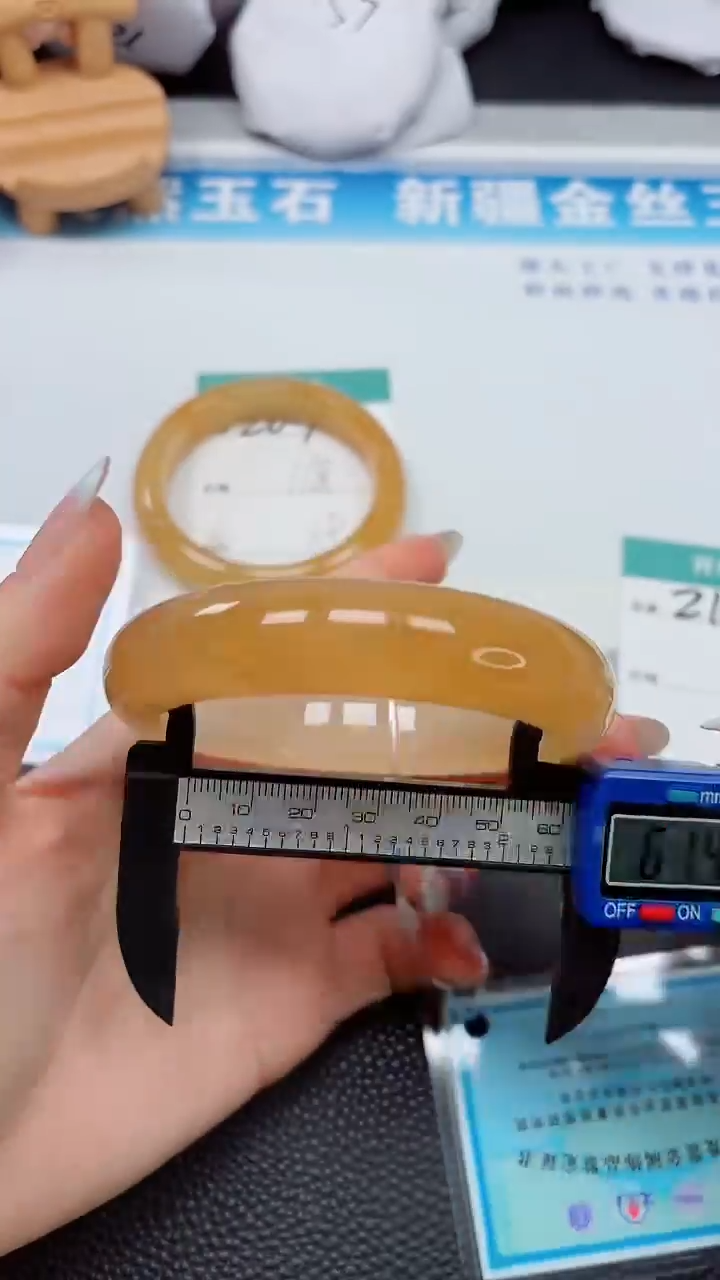 【闪购商品】石英质玉手镯未镶嵌210