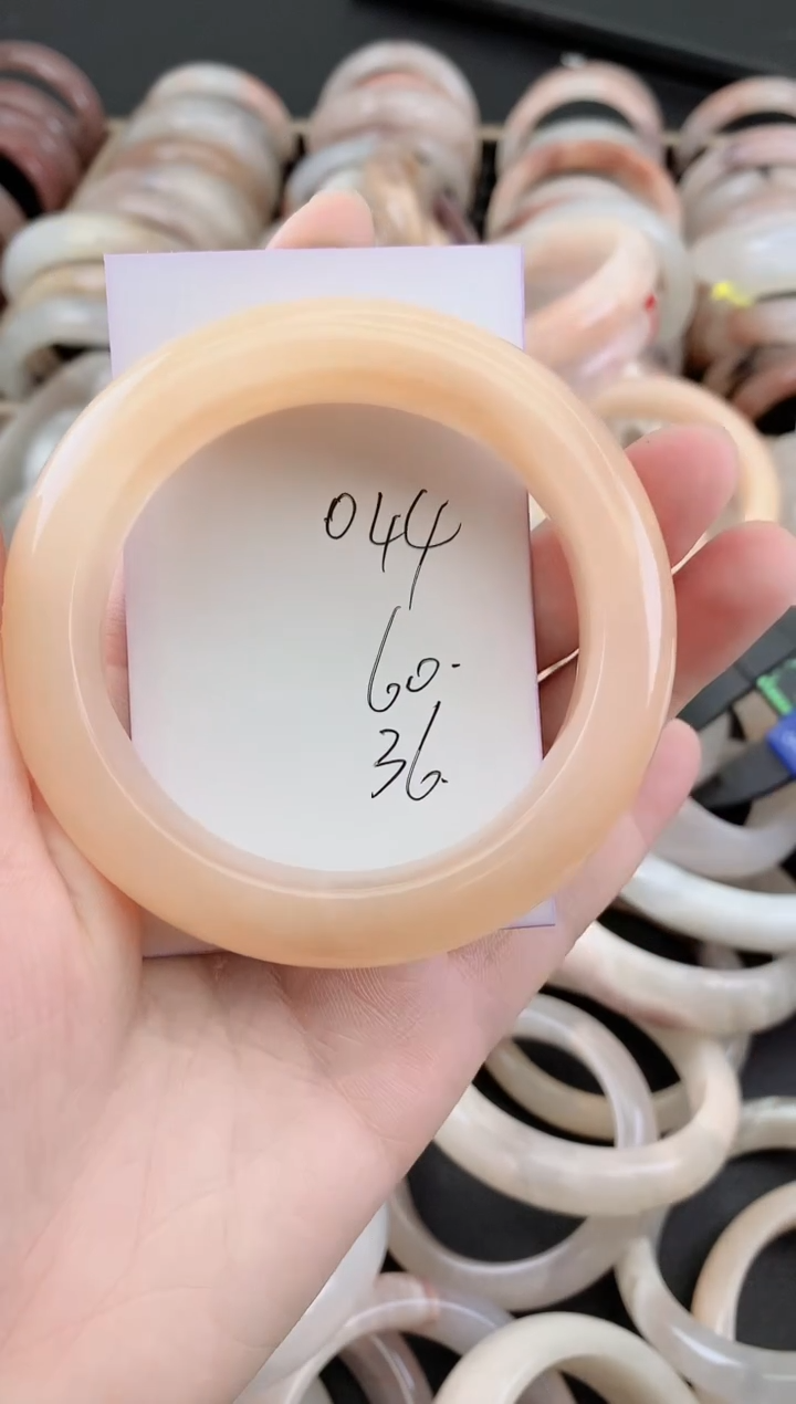 未镶嵌手镯石英质玉044