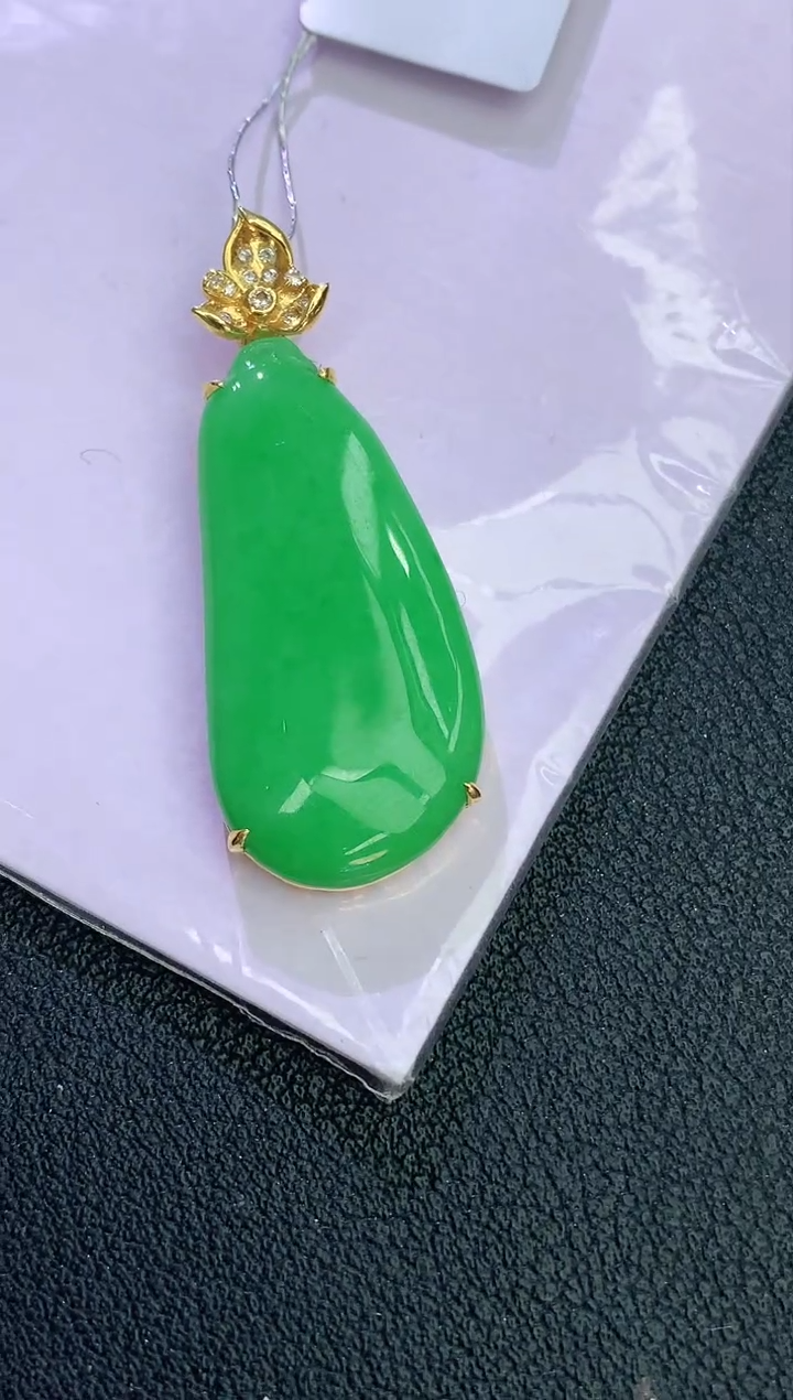 颈饰18K金镶嵌翡翠赠礼盒证书 麦麦