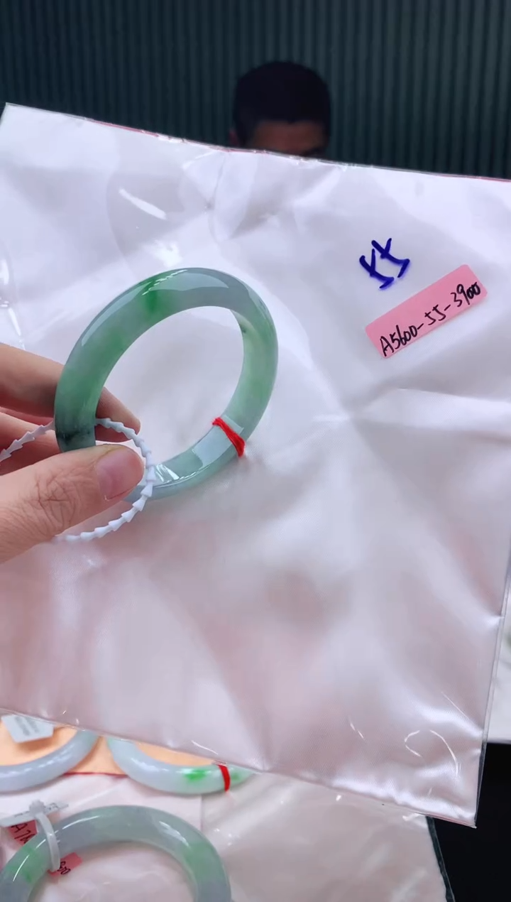 未镶嵌手镯翡翠55