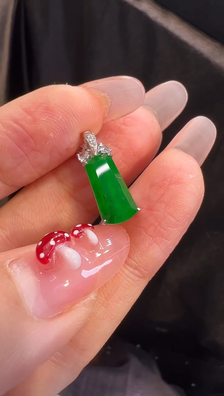 【闪购商品】翡翠颈饰18K金镶嵌吊坠