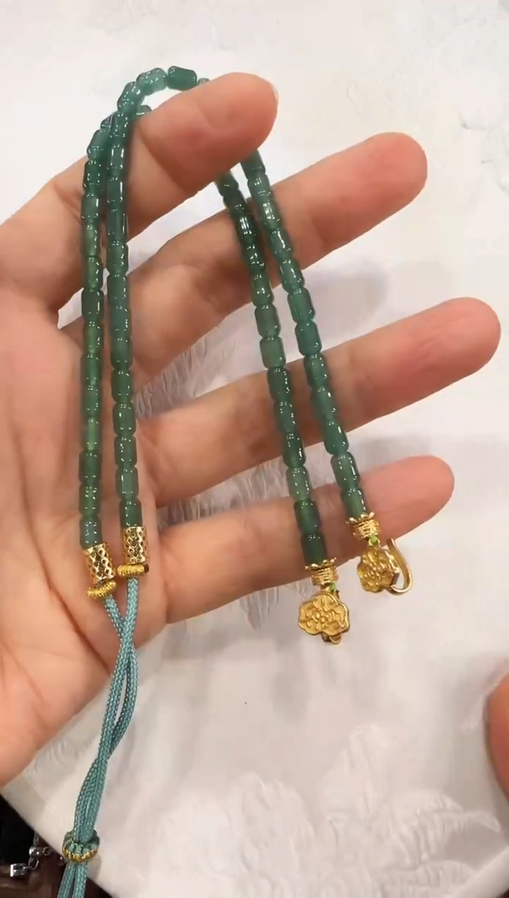 翡翠未镶嵌颈饰国风