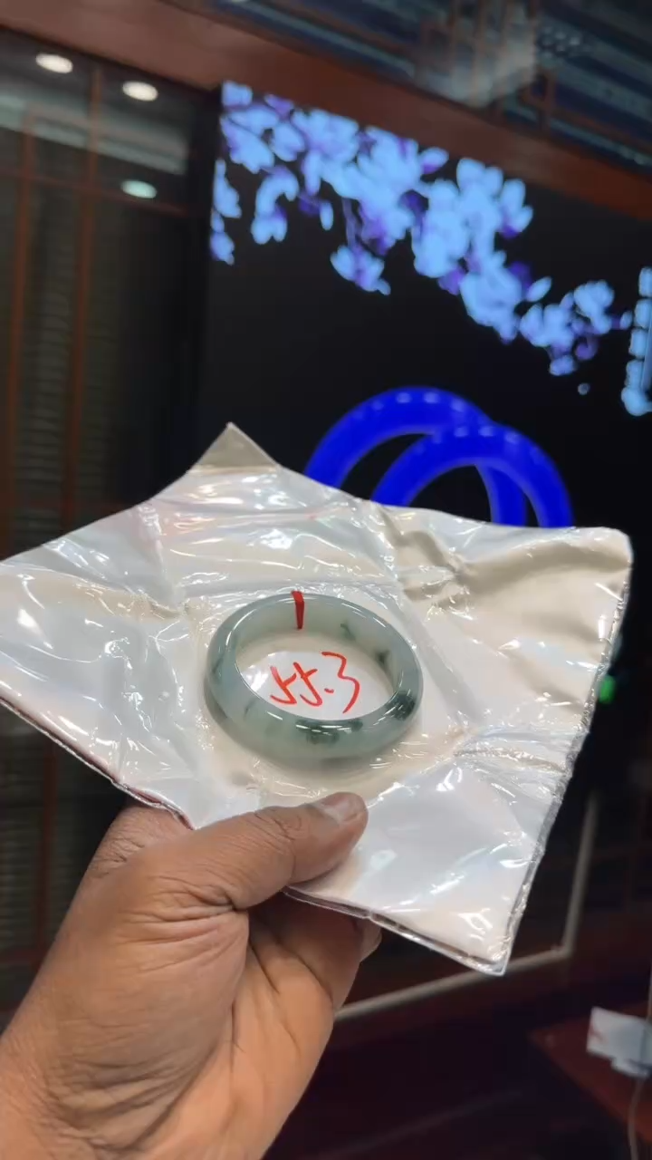 【闪购商品】翡翠手镯未镶嵌手镯