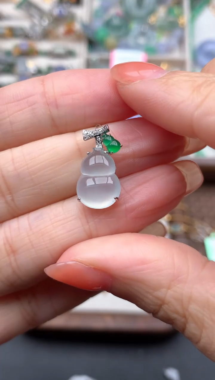 18K金镶嵌挂件翡翠1