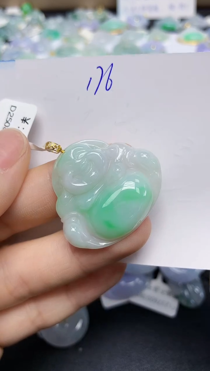 颈饰18K金镶嵌翡翠交天然缅甸翡翠A货翡翠