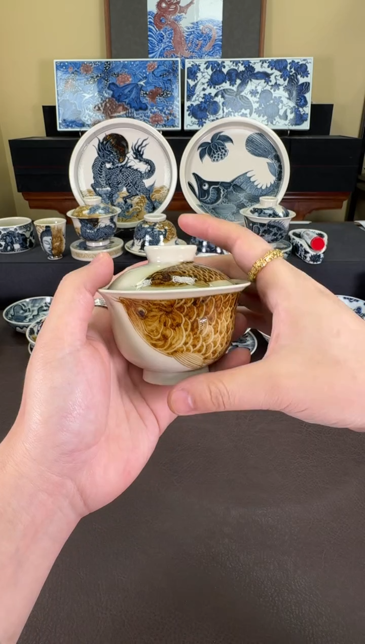 【闪购商品】二号釉金龙鱼元宝盖碗