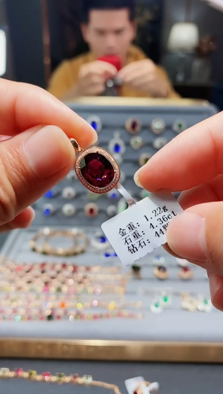 【闪购商品】石榴石颈饰18K金镶嵌4.36.