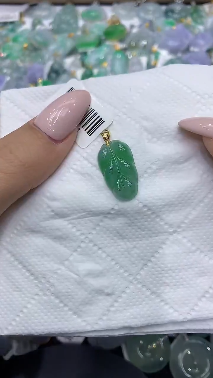颈饰18K金镶嵌翡翠111111111111