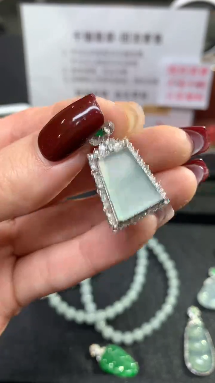 【闪购商品】翡翠吊坠(不含链)18K金镶嵌无事牌不退不换|7800+0