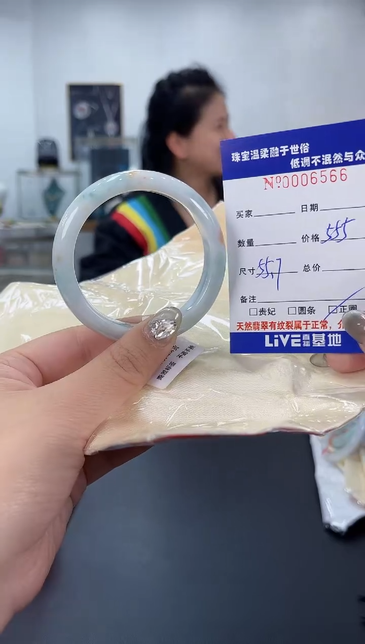 【闪购商品】翡翠手镯未镶嵌天然翡翠A货