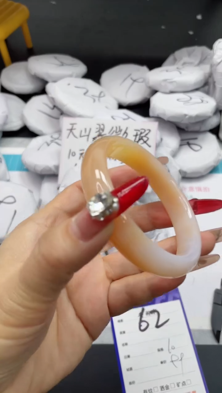 【闪购商品】石英质玉手镯未镶嵌62