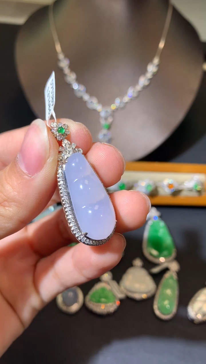 【闪购商品】翡翠吊坠(不含链)18K金镶嵌吊坠