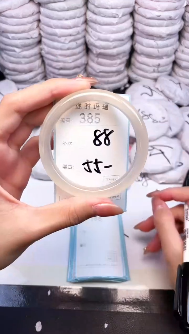 手镯玛瑙/玉髓未镶嵌385