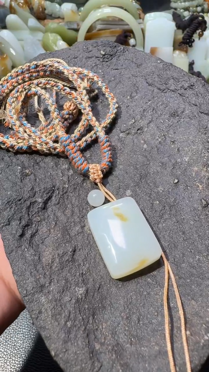 颈饰未镶嵌和田玉喃**语挂件