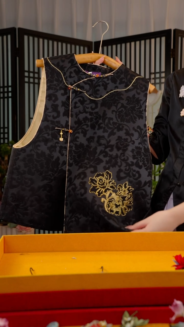 刺绣l***?漳缎马甲l码