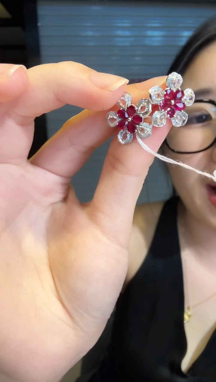 18K金镶嵌耳饰红宝石1.60ct