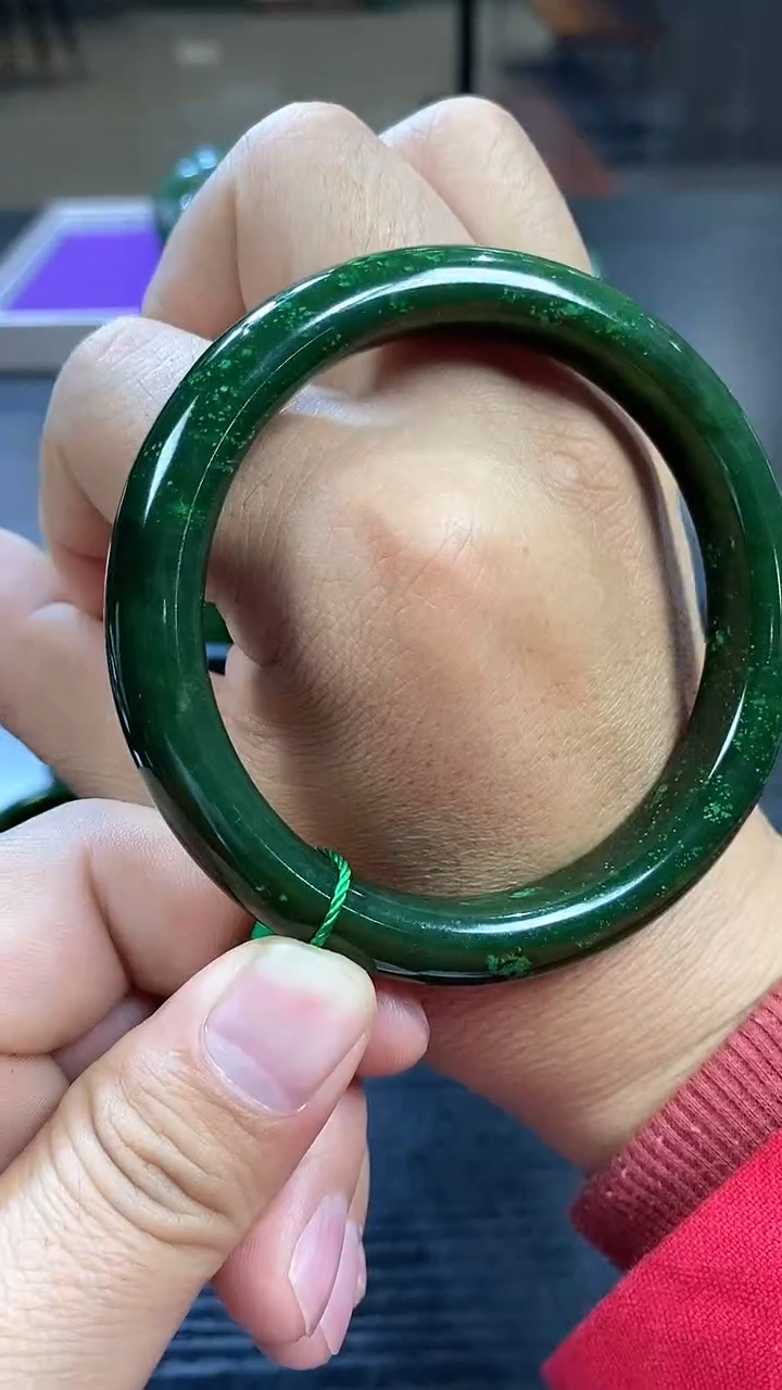 【闪购商品】和田玉碧玉手镯64未镶嵌一个