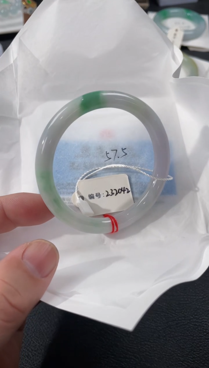 【闪购商品】翡翠手镯未镶嵌57.5圆条