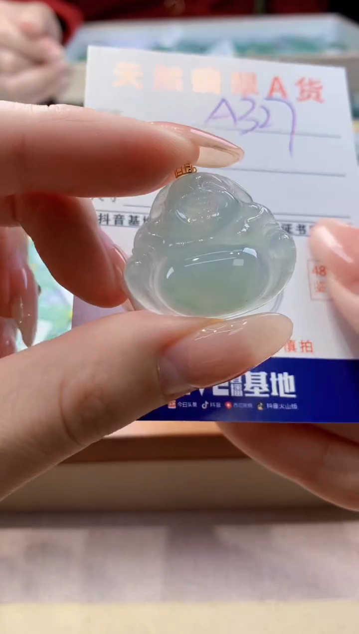 颈饰18K金镶嵌翡翠天然翡翠挂件  