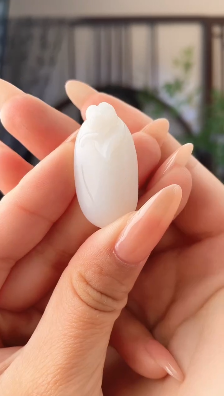 颈饰18K金镶嵌和田玉花牌 多样性发其一