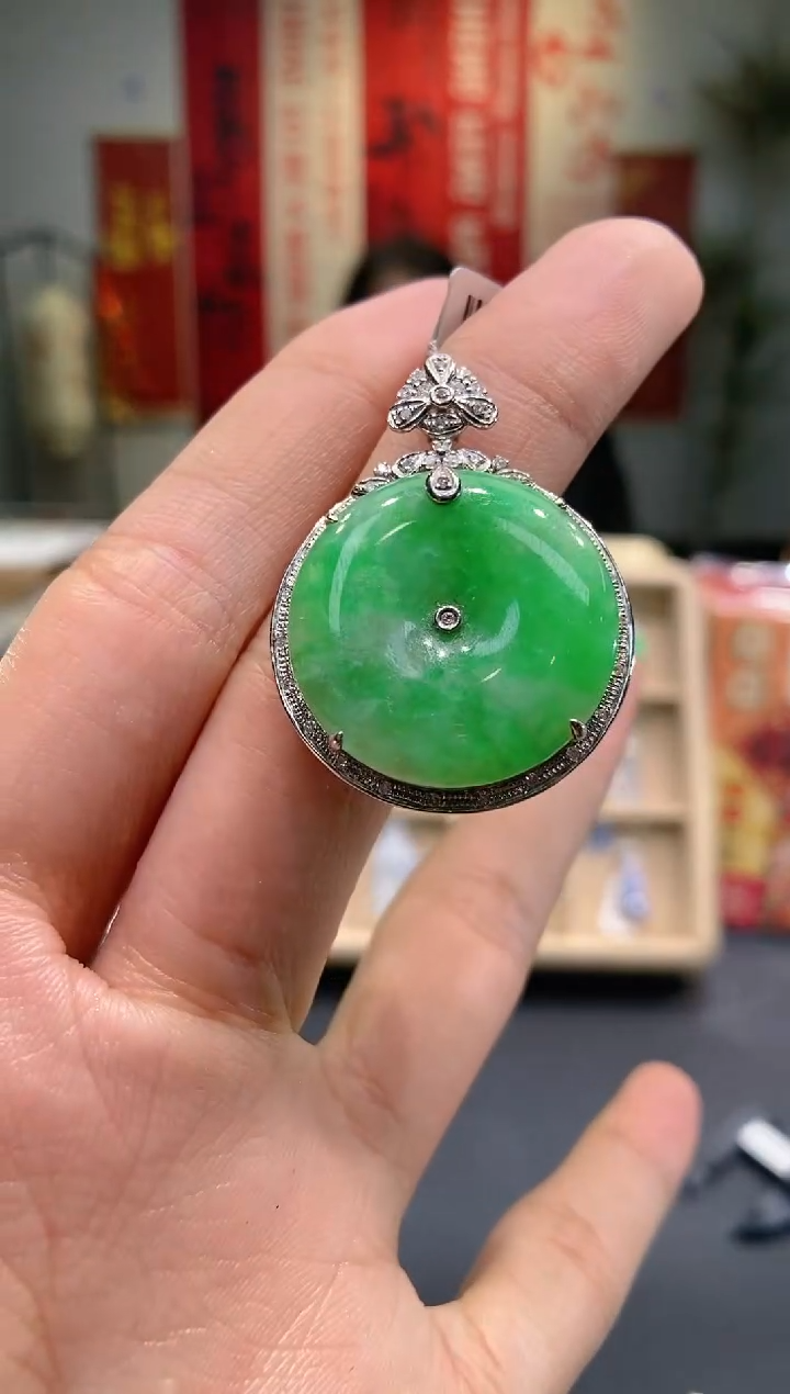 【闪购商品】翡翠吊坠(不含链)18K金镶嵌平安扣