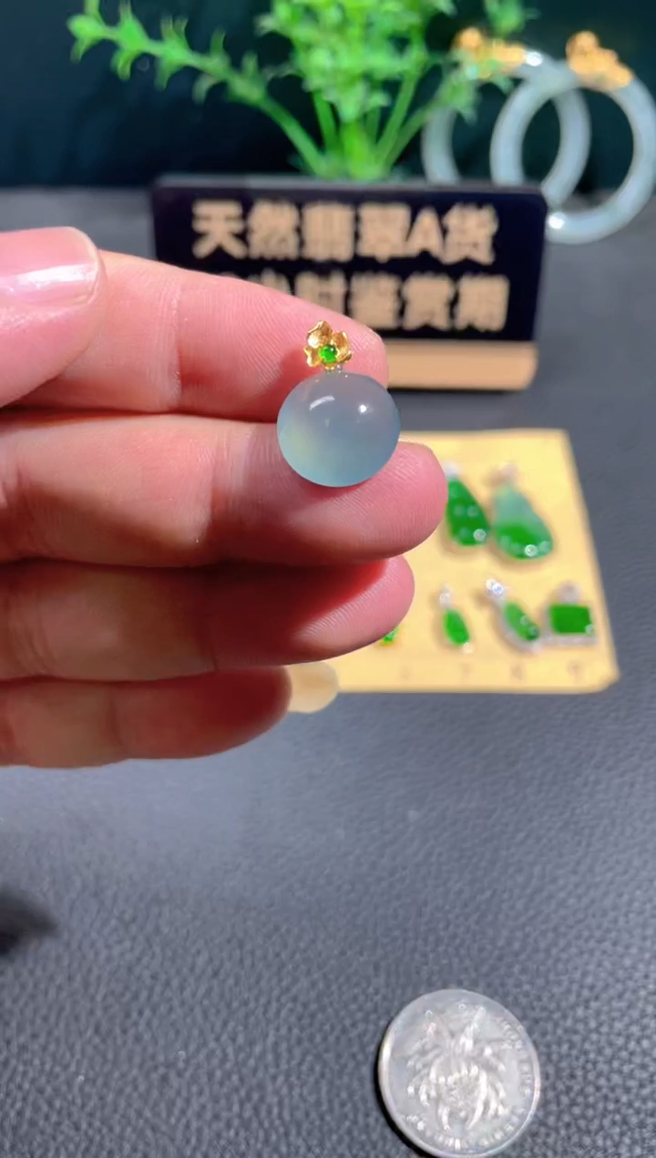 翡翠18K金镶嵌颈饰翡翠