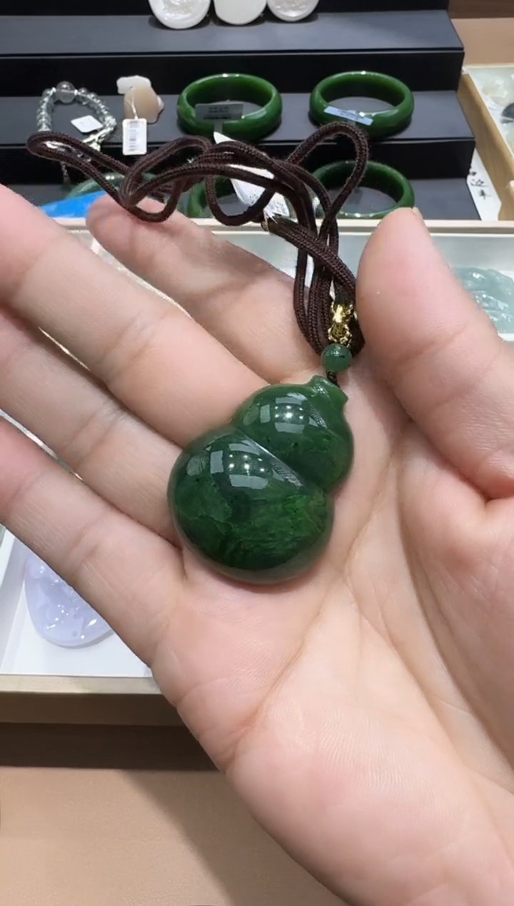 吊坠(赠链)未镶嵌和田玉吊坠