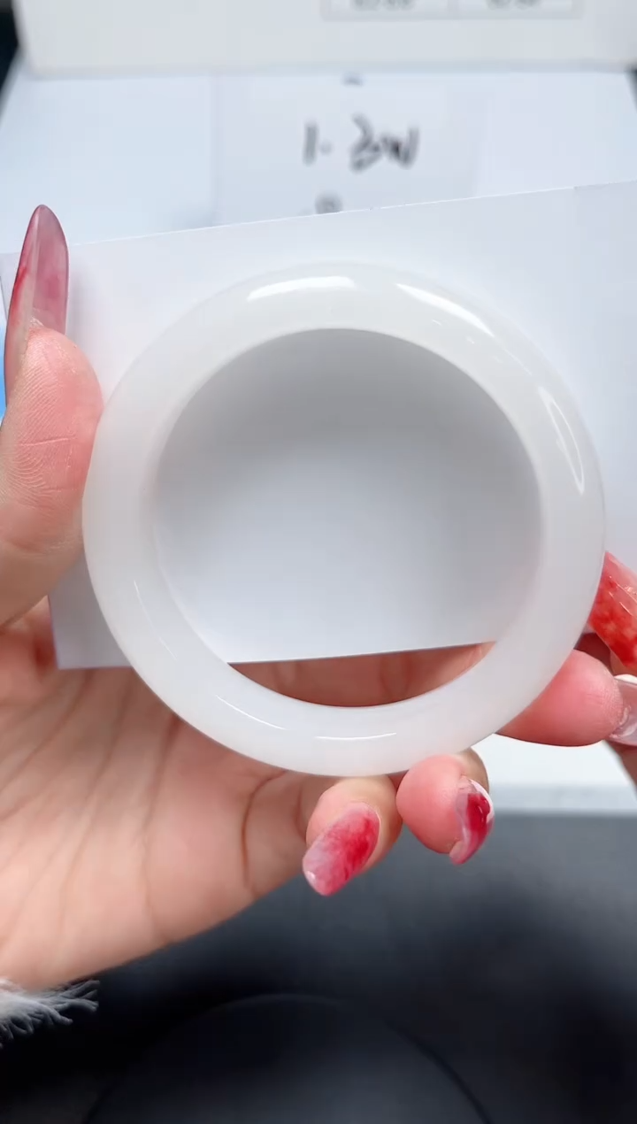 【闪购商品】石英质玉手镯未镶嵌036/56