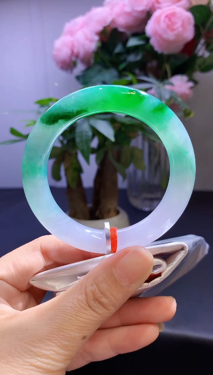 未镶嵌手镯翡翠强推！翡翠手镯圈口55-t 153手镯定金2万卖价25万