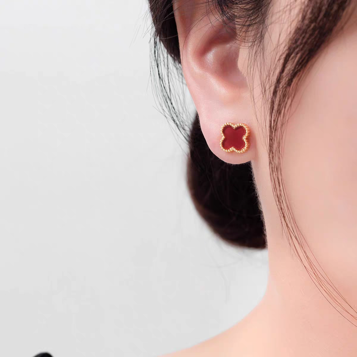 铜合金耳饰 1014时尚轻奢勃艮第红四叶花耳钉