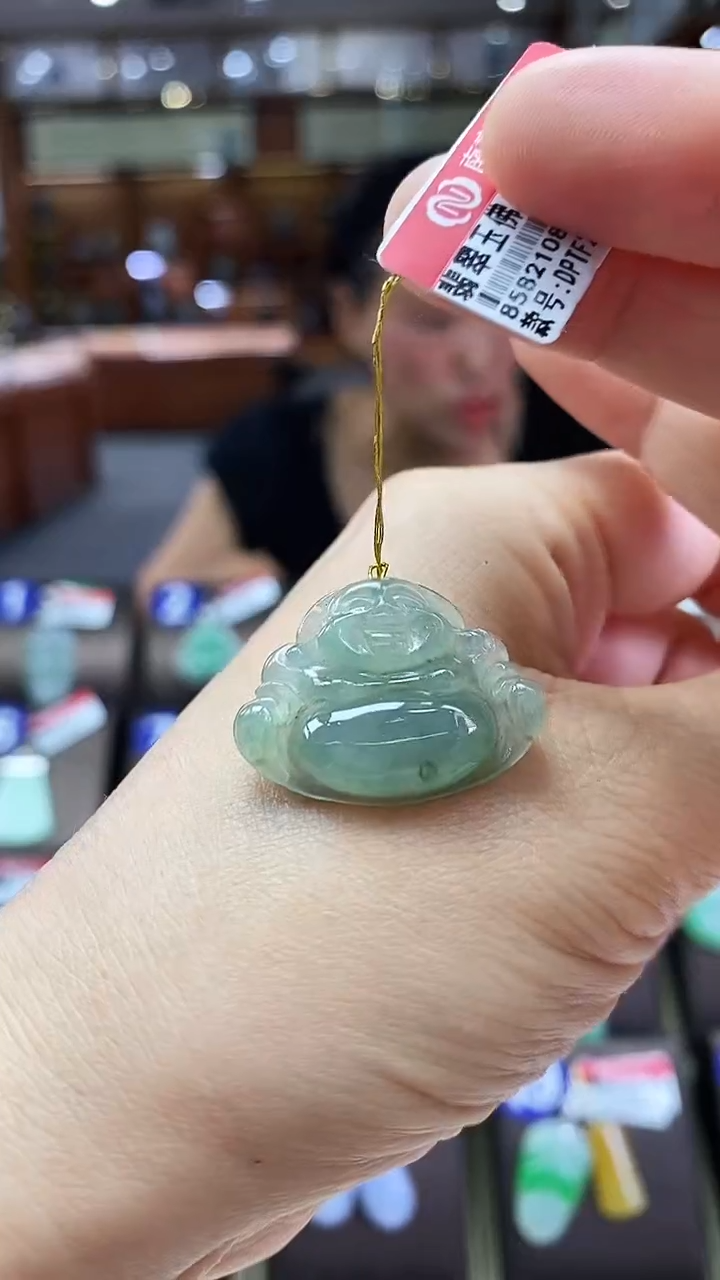 翡翠未镶嵌颈饰佛公