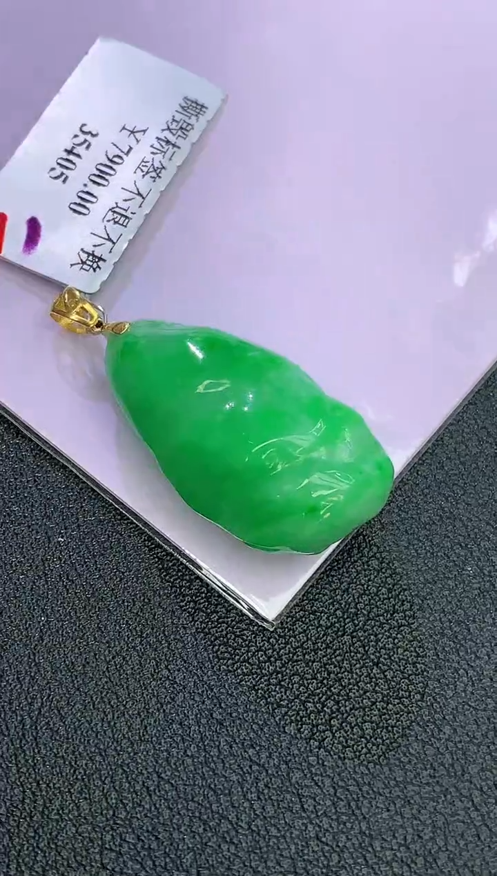 颈饰18K金镶嵌翡翠赠礼盒 麦麦