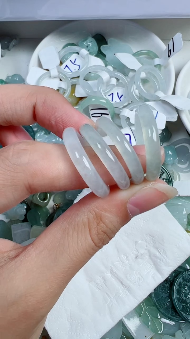 散珠翡翠大*姐489号链接