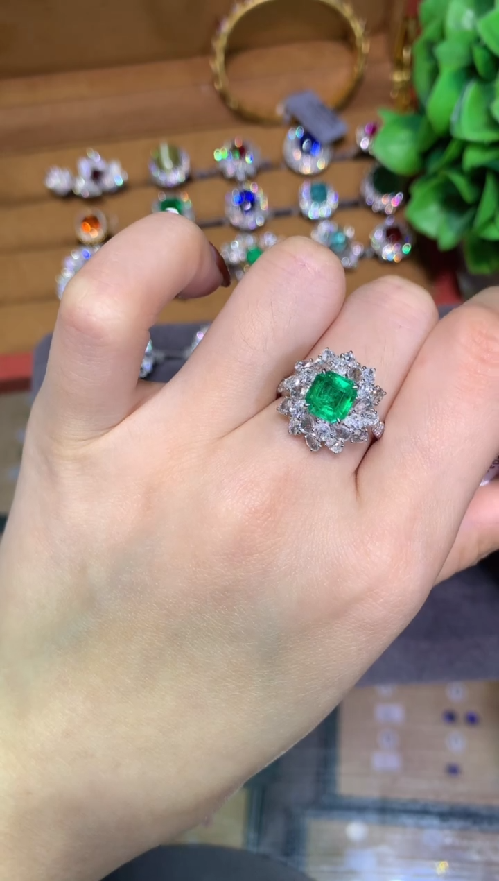 18K金镶嵌戒指祖母绿1.33CT