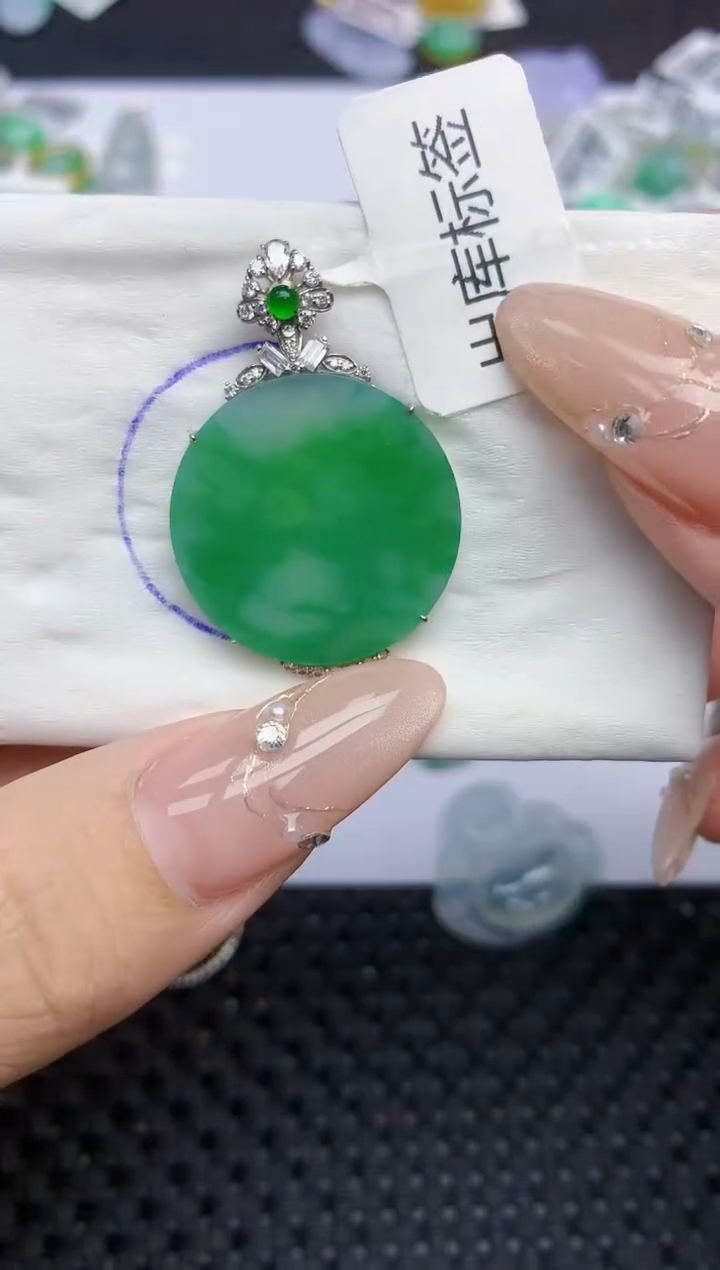 颈饰18K金镶嵌翡翠118   天然翡翠A货  百元以上9米证书费自理