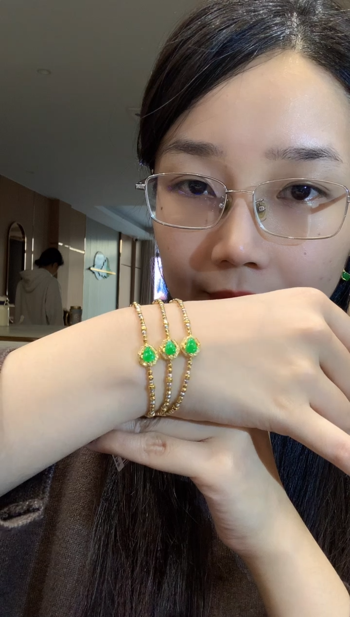 18K金镶嵌手链翡翠多样性发其一